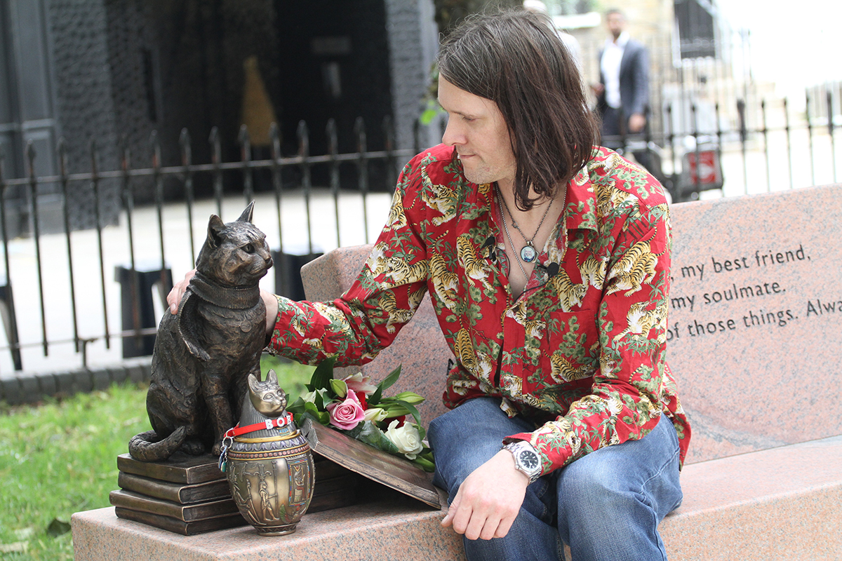 Street Cat Bob statue unveiled in Islington Green, London Companion Life